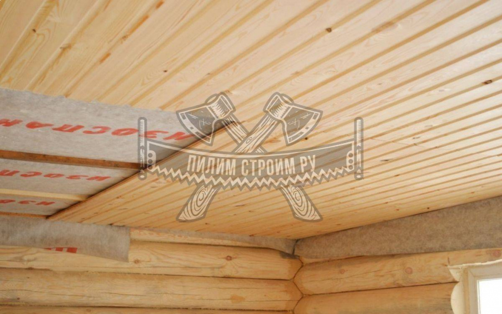 Установка вагонки на потолок в загородном доме